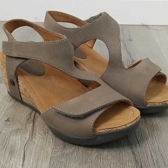 BUSSOLA 6.5 Taupe Wedge Noella Sandals - Picture 3 of 13
